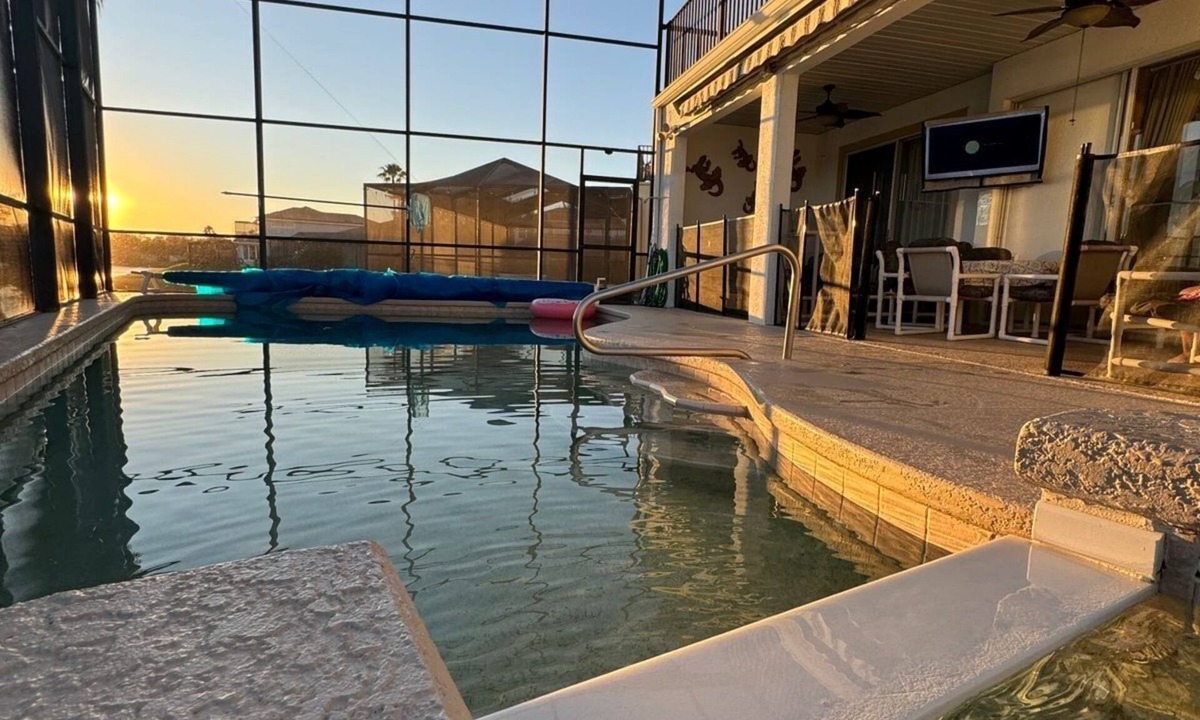 Sunset Lakes House | Sunset Lake Oasis | 5 bedrooms, 5 bathrooms, pool and spa near Disney