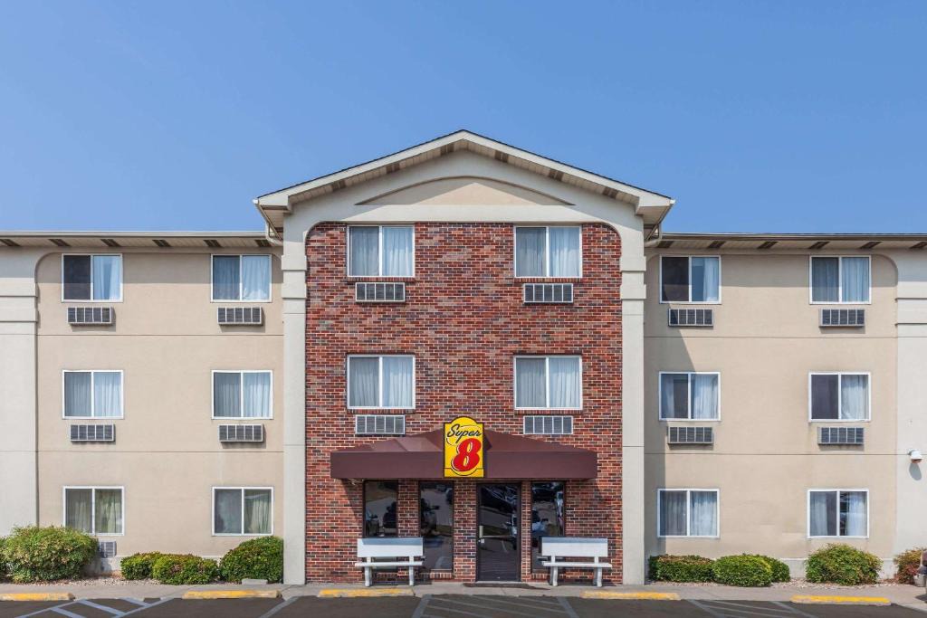 Irving Hotel | Super 8 by Wyndham Irving DFW Airport/South