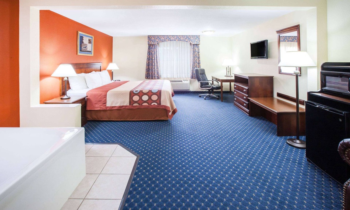 White Hall Hotel | Super 8 by Wyndham White Hall