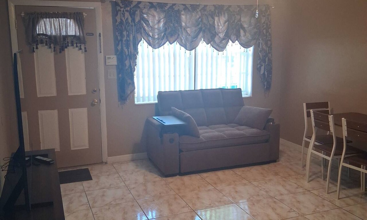 West Park House | Superb 2-bedroom house with AC in adorable West Park