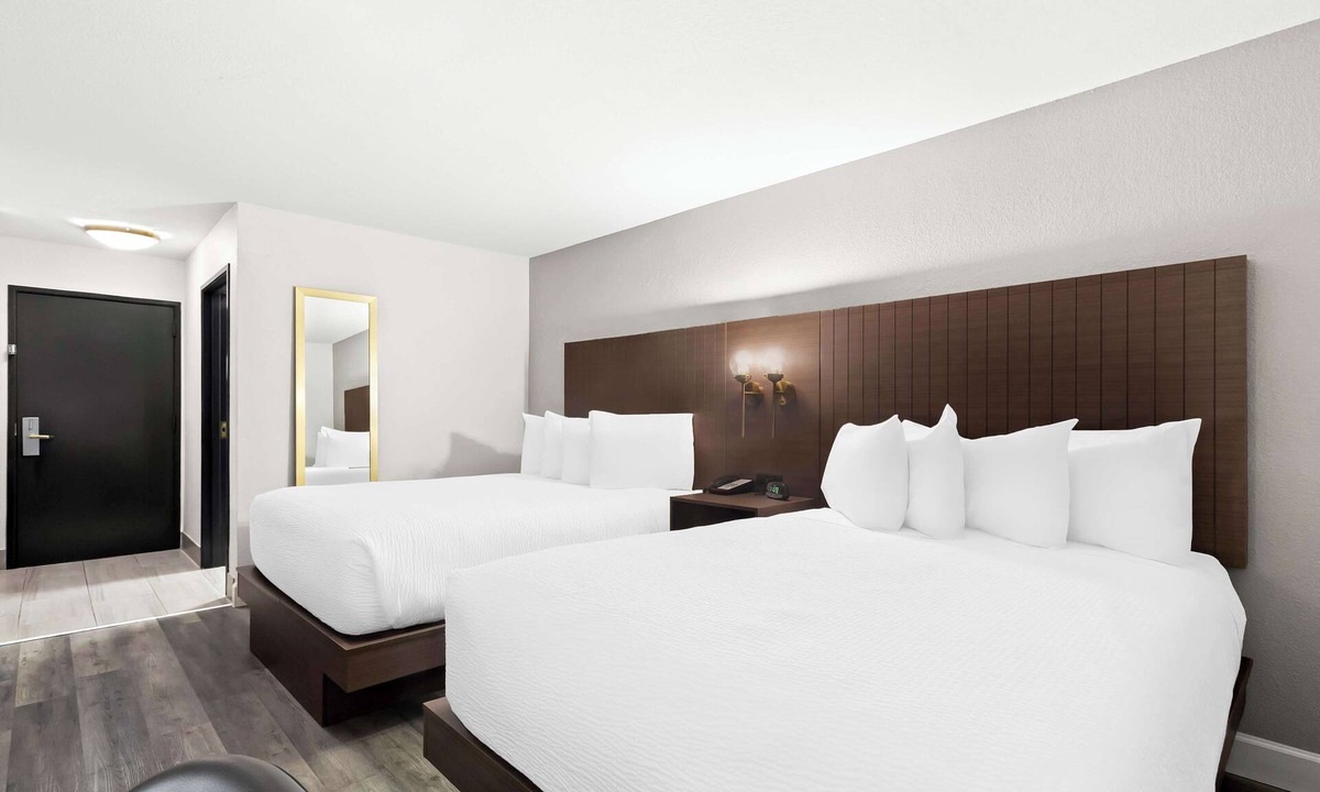 Groves Hotel | SureStay by Best Western Groves