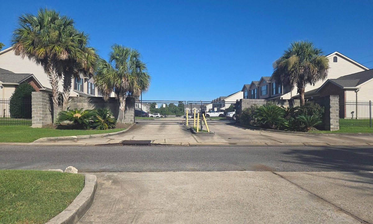 LaPlace Condo | Sweet Home Louisiana-a cozy 2-BR, 2.5 bath-condo with WiFi in enchanting LaPlace