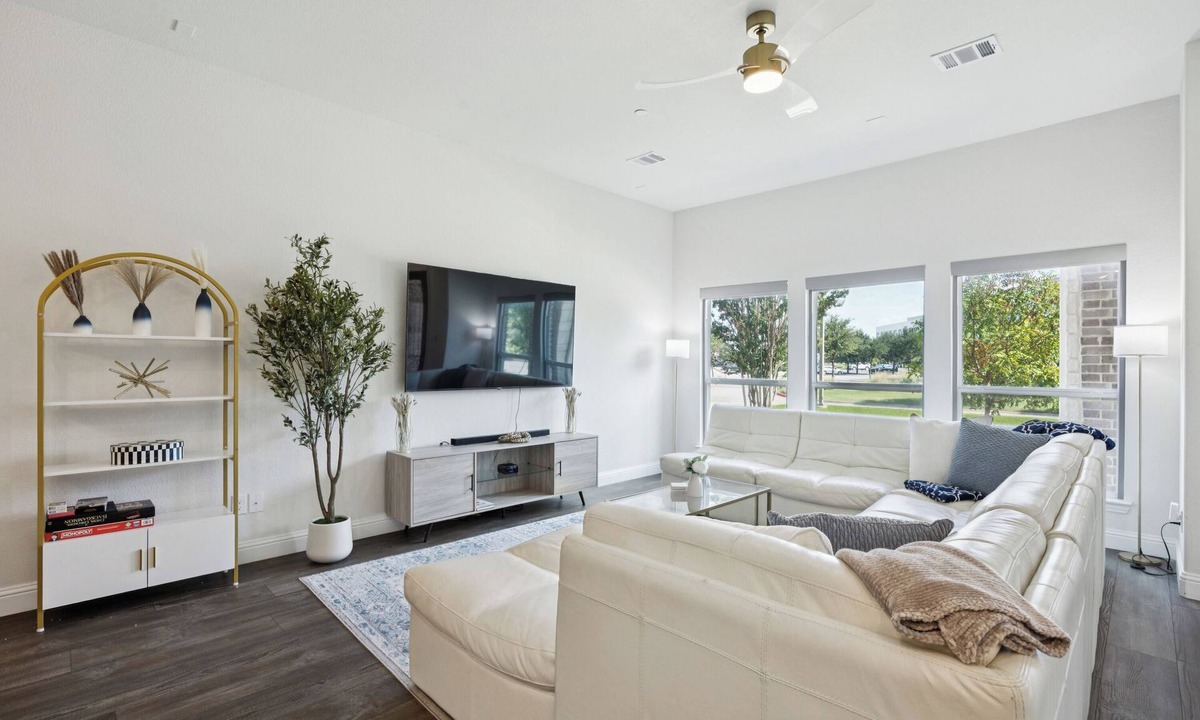 Farmers Branch House | Terrific 4BR Retreat - Prime DFW