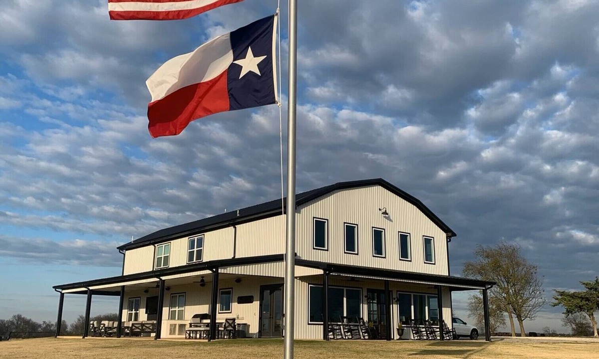 Gober House | Texas Farmhouse/Ranch on 150 Acres - NEW CONSTRUCTION - Sleeps 18