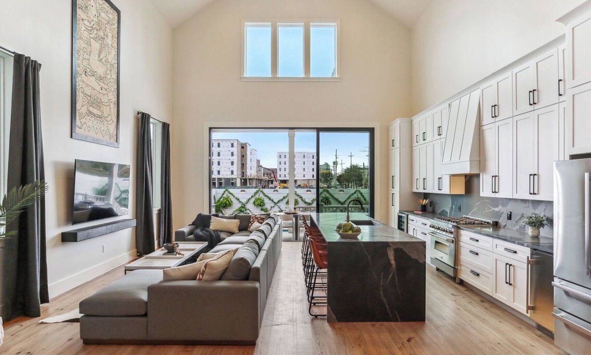 Faubourg Lafayette House | The 1300 | 8-Home Luxe Compound, 56 Bedrooms