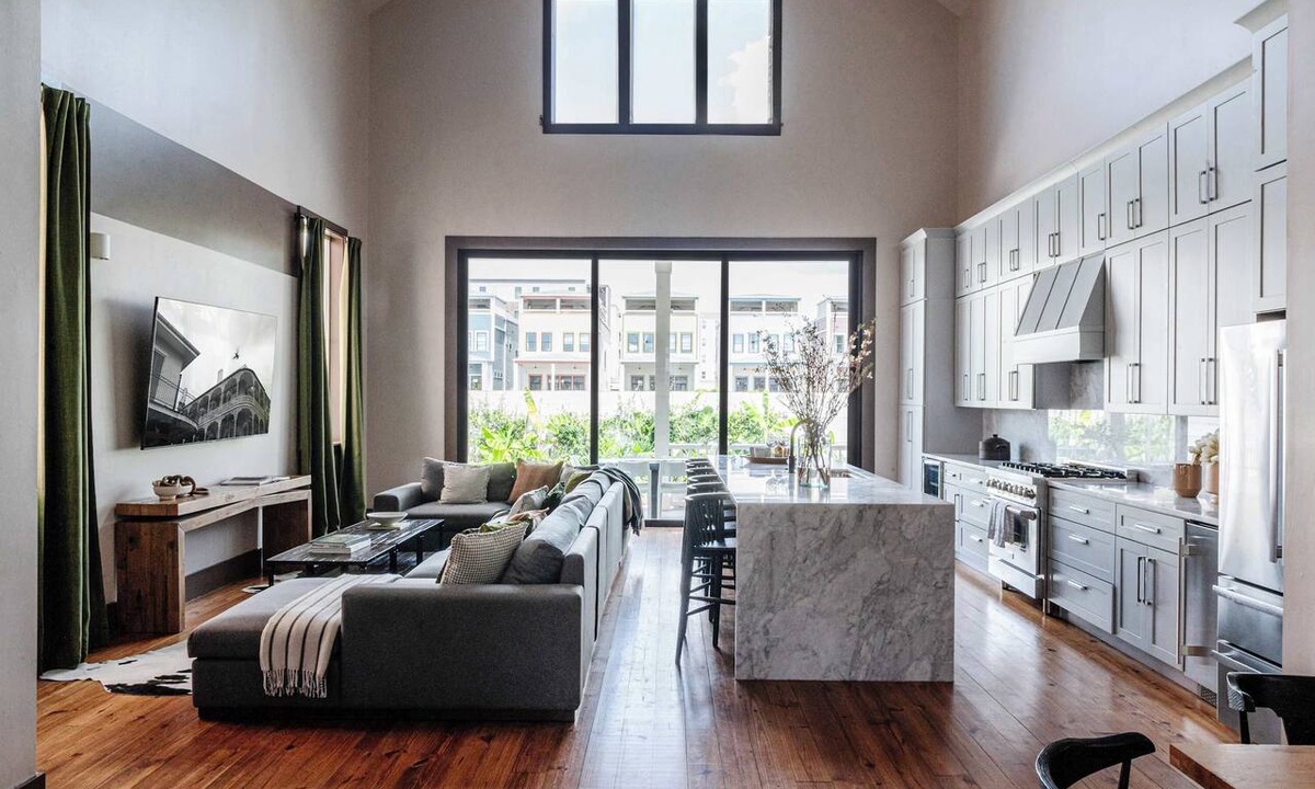 Faubourg Lafayette Hotel | The 1300 | Luxe 7BR Pool&Spa · Parade Block
