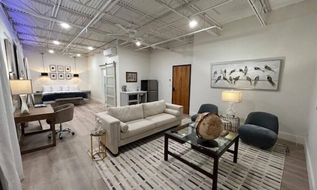 Downtown Jackson Apartment | The 610 Flats: City Chic #22
