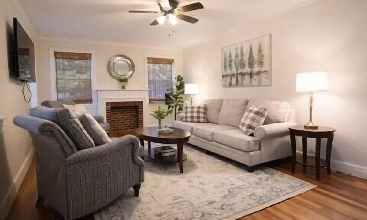 Oxford House | The Ann, 2BR Home by Velvet Ditch Villas