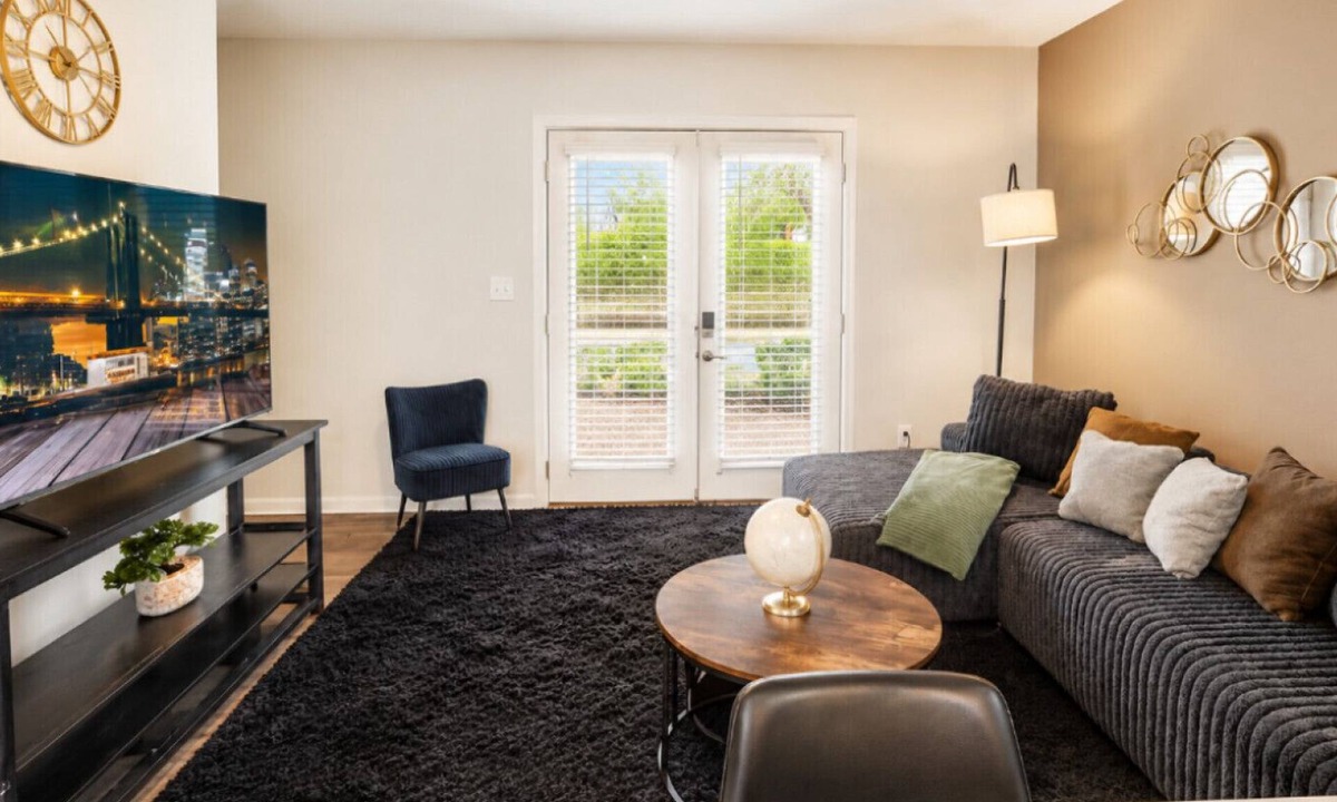 Shannon Villa | The Atlas Townhome | Hoover Luxury 2BR