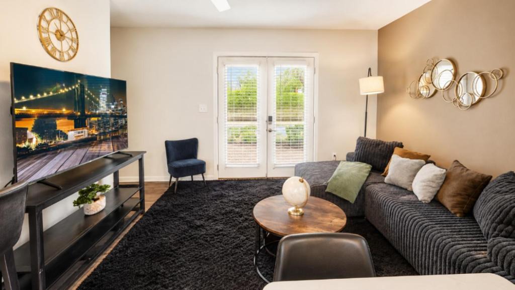 Shannon House | The Atlas Townhome Hoover Luxury 2BR H2