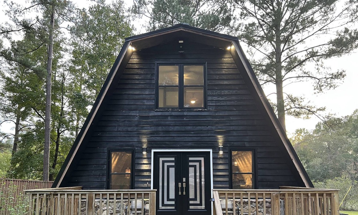 Samantha House | The Bama Gathering Place on Lake Tuscaloosa