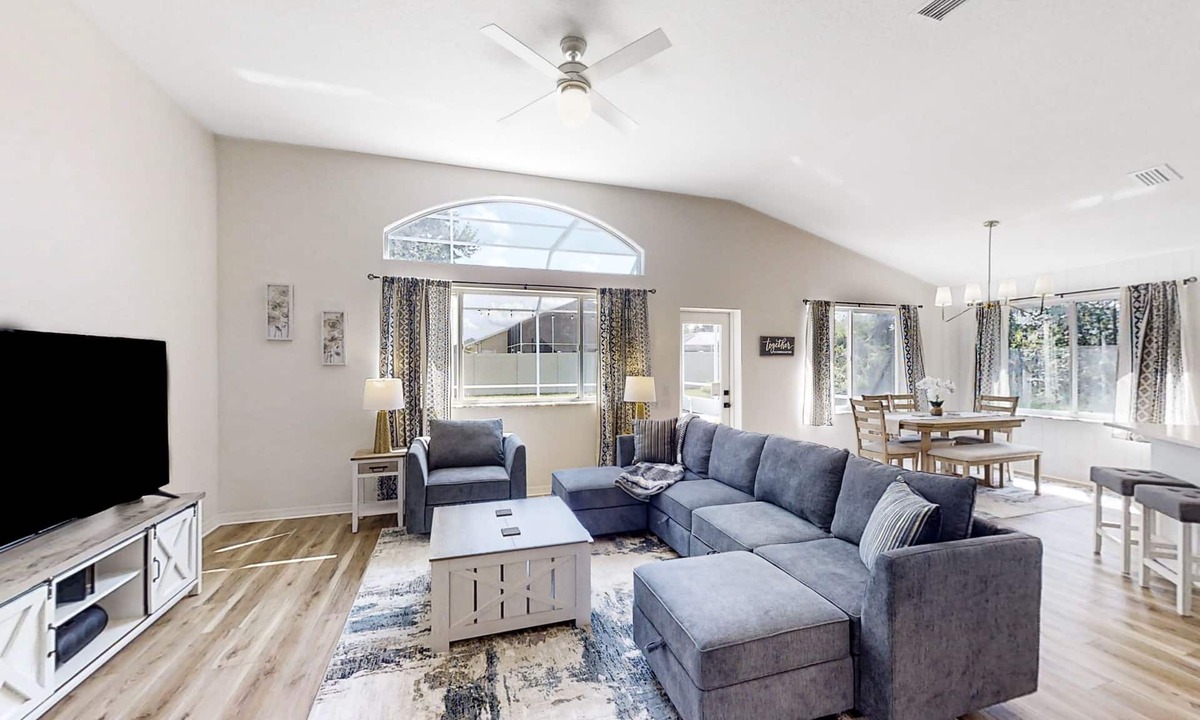 Indian Trails House | The Barefoot Bungalow | House in Palm Coast with an enclosed pool & grill