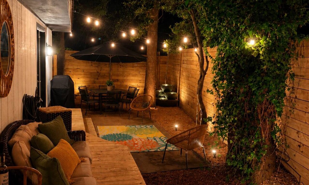 Flowood House | The Barlow House Stylish Retreat with Fire Pit & Outdoor Living
