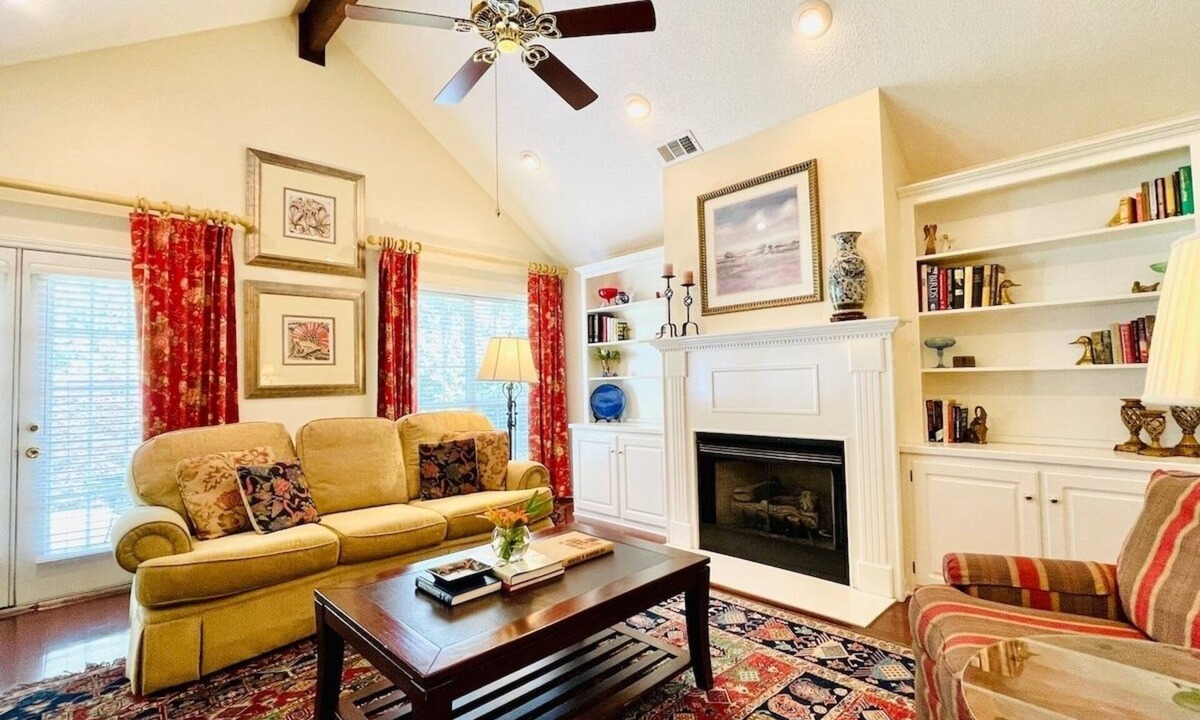 Oxford House | The Betty, 3BR Classic Home by Velvet Ditch Villas