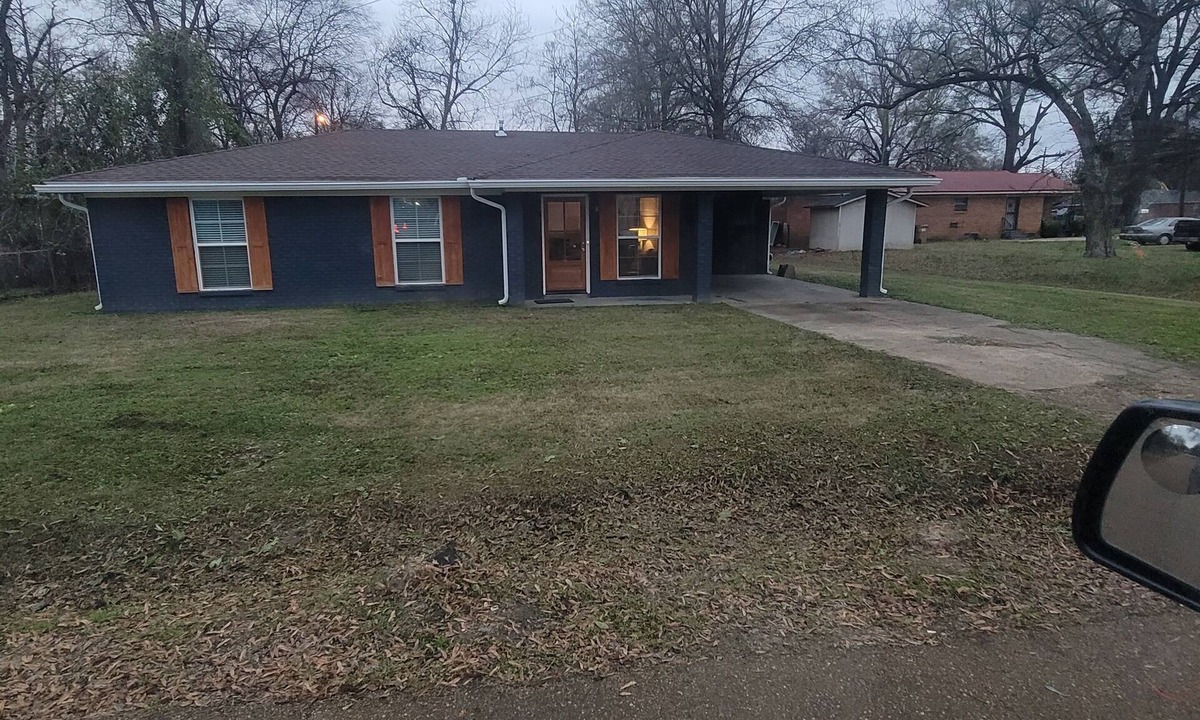 Itta Bena House | The Bleu- Furnished Home Near MVSU for Work Crews/Extended Stays