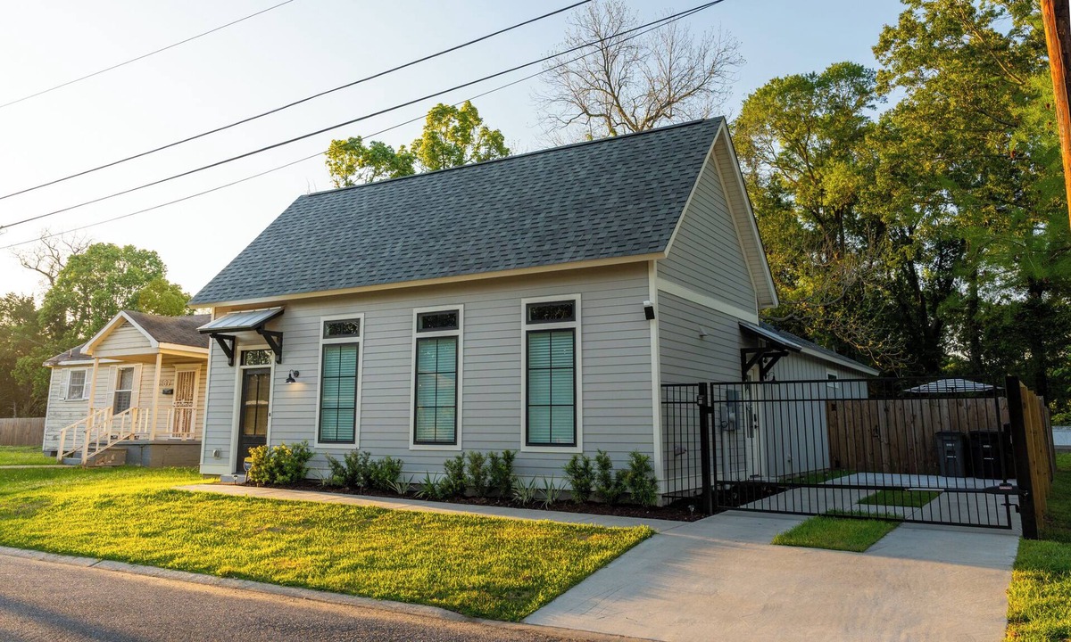 Baton Rouge House | The Blue Heron Haven—your perfect getaway just minutes from the heart of LSU!