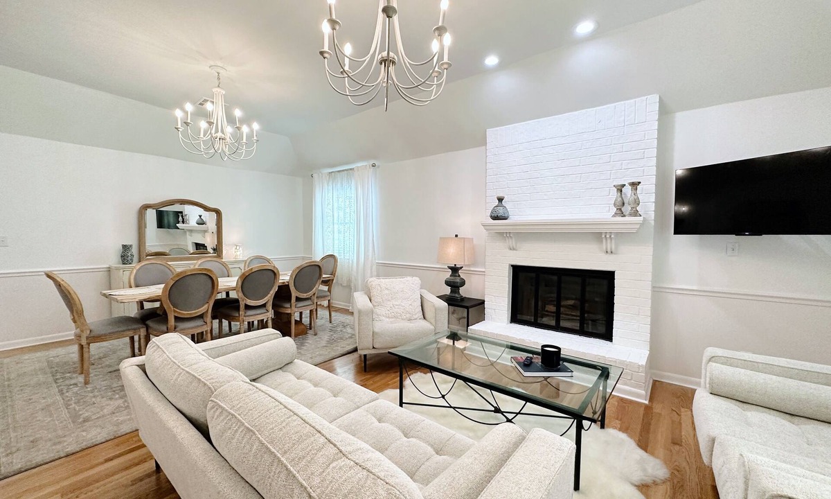 Fluker House | The Bluehouse In Robert - An Elegant Country Getaway