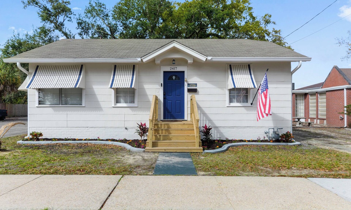 Gulfport Cottage | The Captain's Quarters - A Cozy 2-bedroom cottage in delightful Gulfport