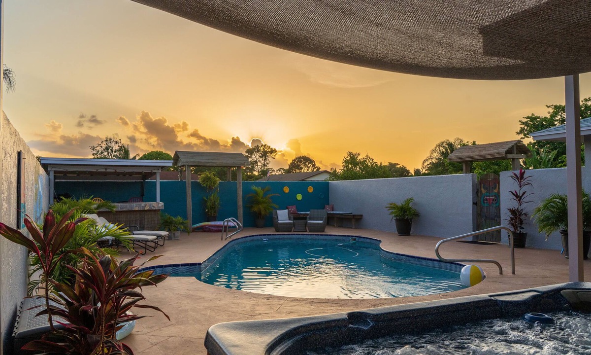 Royal Palm Beach House | THE CHARDONNAY LUXE Pool /Close Equestrian