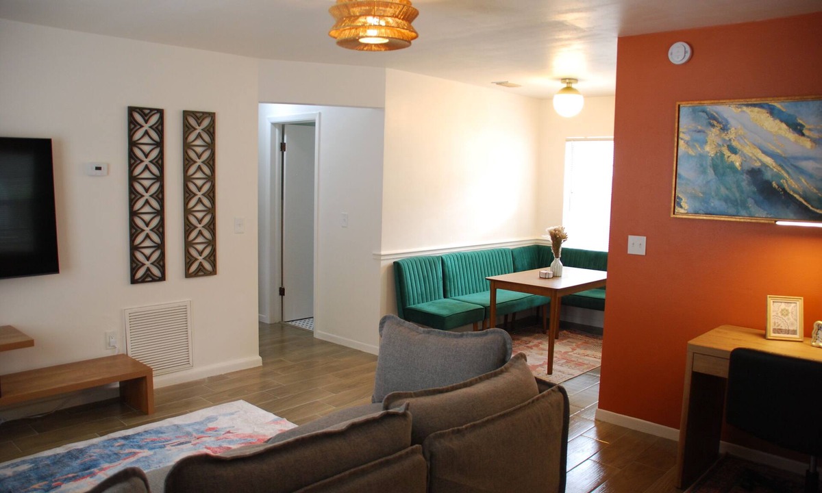 College Park House | The College Park Classic: Charming Updated 2 bed 1 bath home with Eclectic Decor