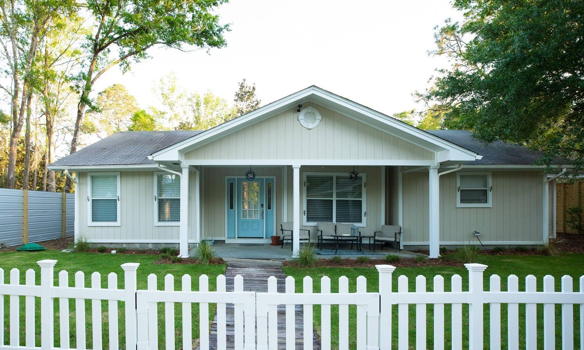 Santa Rosa Beach House | The Cottage By The Canal | Sunroom & Patio | 5 Minutes to Gulf & Restaurants