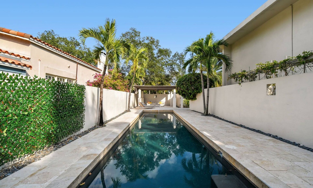 Davis Islands House | The Cove - Davis Island Estate