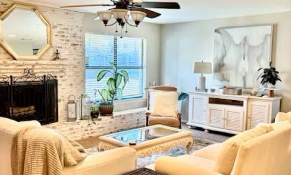 Highland Village House | The Cozy Tumbleweed: TennisCourts-Trails-NearbyLake