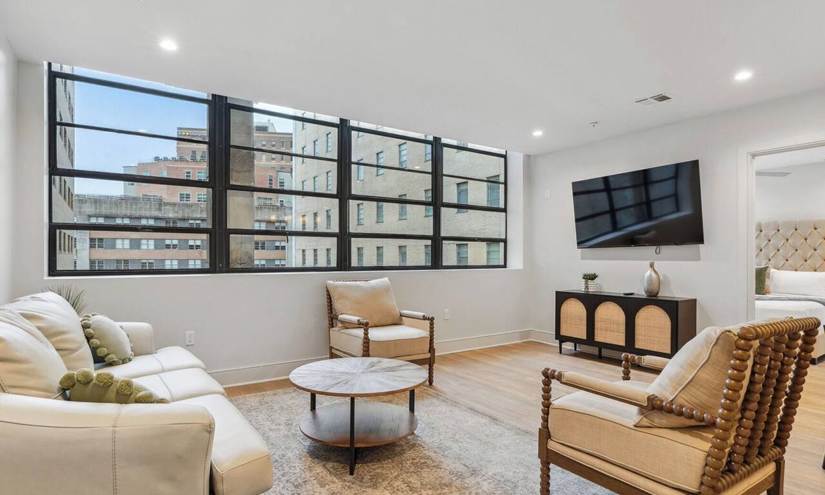 Central Business District Hotel | The Eleanor New Orleans 4BD/4B - All King Bedrooms