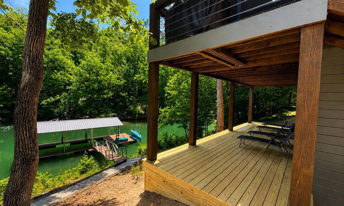 Jasper House | The Emerald Hideaway: Close to Dam & Marina - Few Steps To Water- Secluded Cove