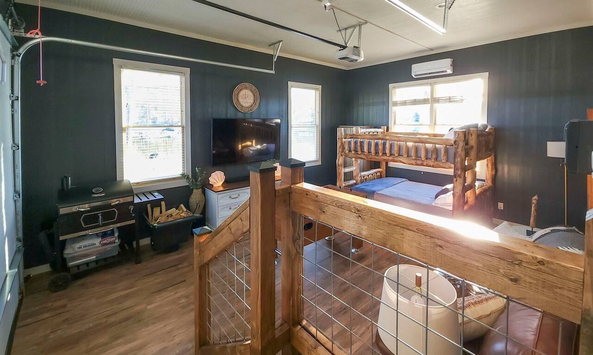 Shelby House | The Firefly House at Selah Manor- BIG Lake Views on all sides of the House!
