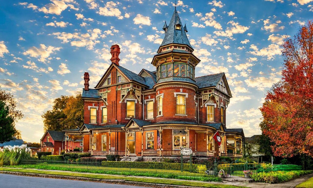 East of Broadway Hotel | The Garden Spa | King Suite | The Empress Hotel
