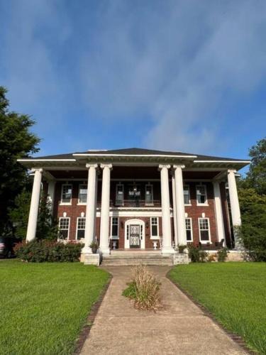Clarksdale Villa | The Governor's Mansion - A Step Back in Time.