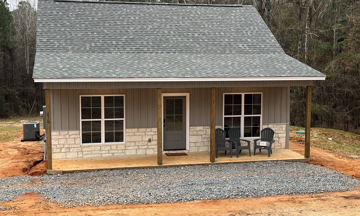 Calhoun Cottage | The Gray Cottage on Brownlee!