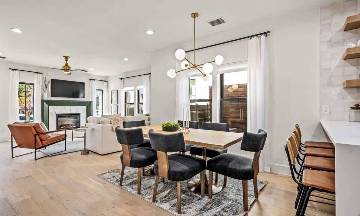 Dallas House | The Gretel-Stunning 4 Bed Downtown Gem, Spa, 14ppl