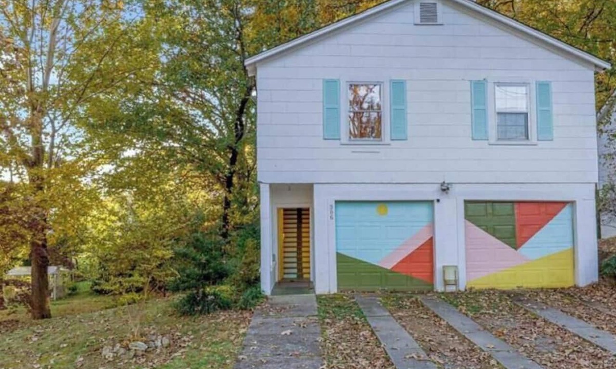 Fort Payne Cottage | The Groovy Getaway Loft.
