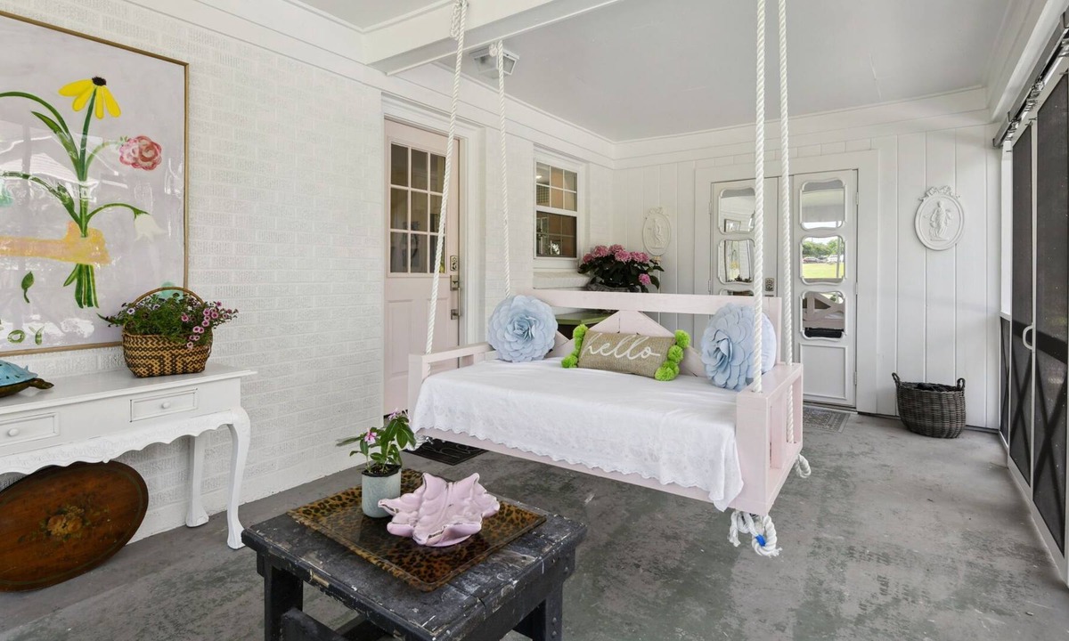 Pass Christian Cottage | The Guest House is Lovely Beach Cottage, in the heart of Pass Christian.