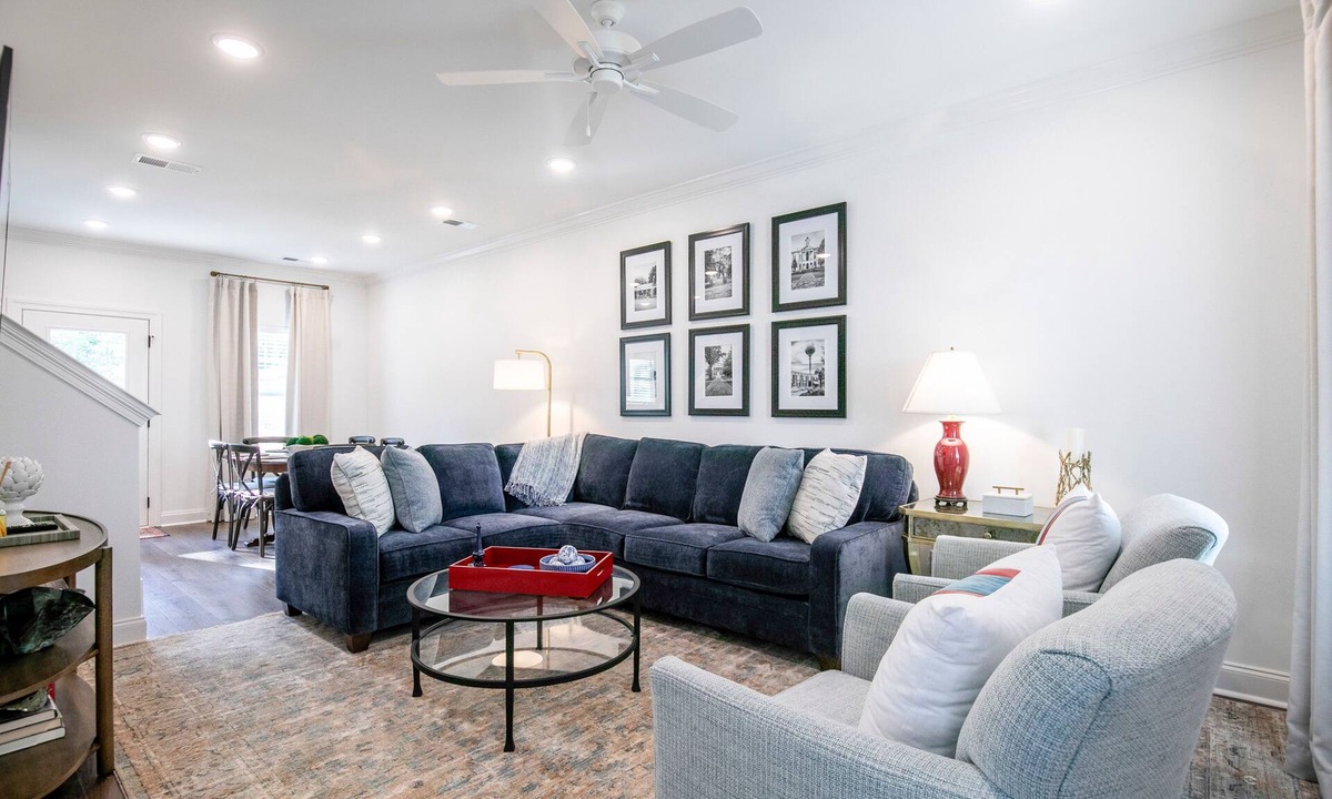Oxford House | The Hollybrook, 3BR Townhome by Velvet Ditch Villas