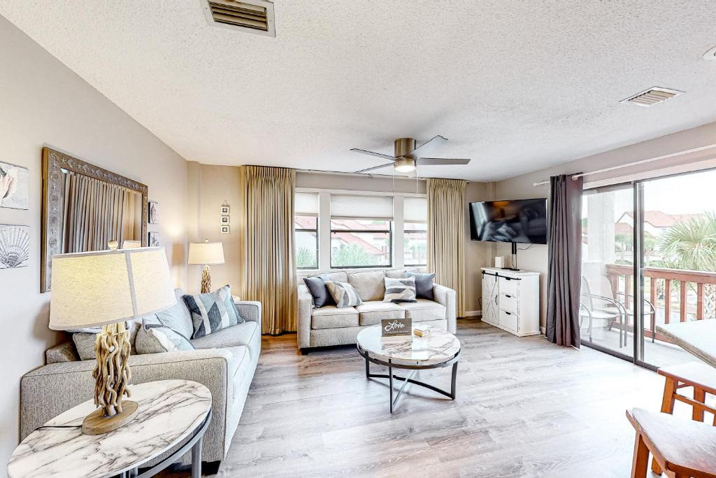 Gulf Lagoon Beach Hotel | The Inn at St Thomas Square 1211C