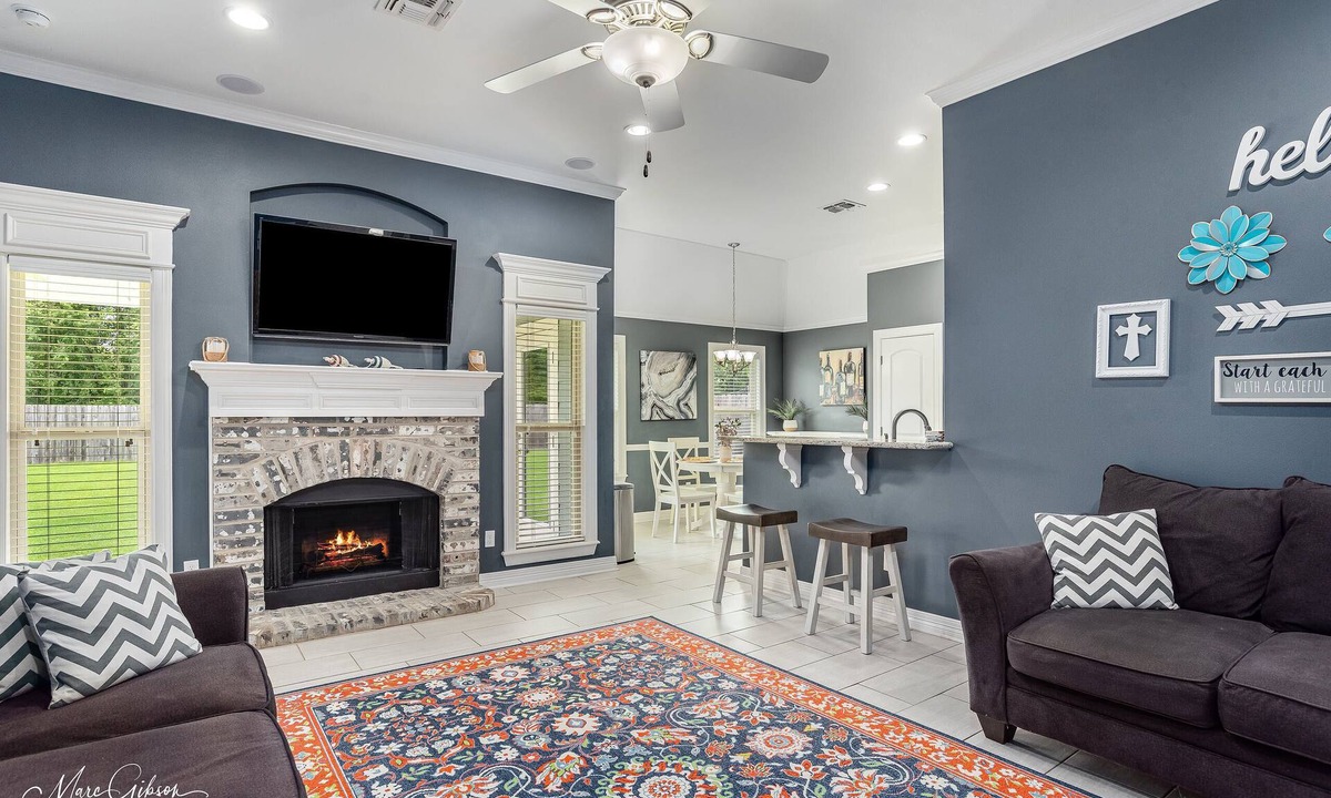 Bossier City House | The Island House 3 bedroom 2 bathroom oasis with all of the comforts of home.