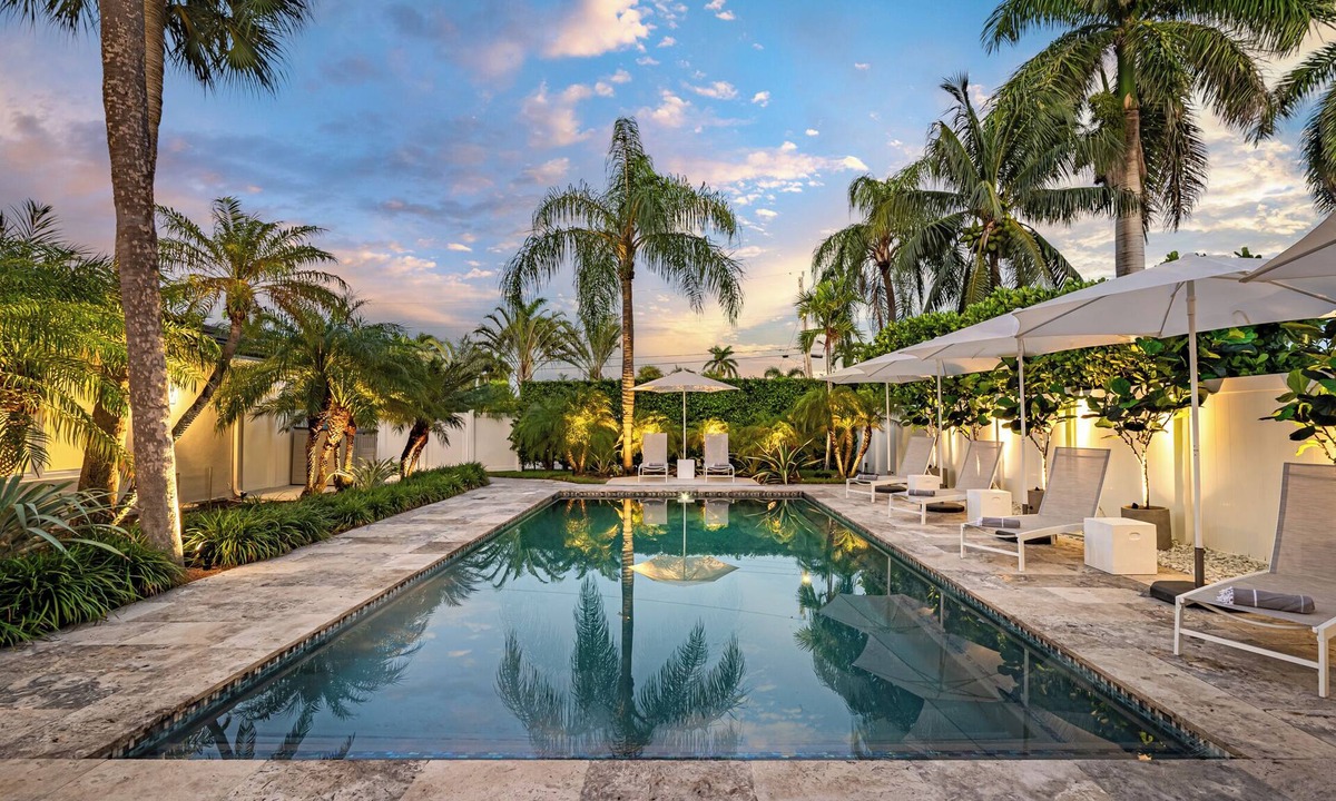 Lauderdale Beach House | The Isles- Ft Lauderdale’s Newest Luxury Escape, Walk to Beach, Pool & Hot Tub