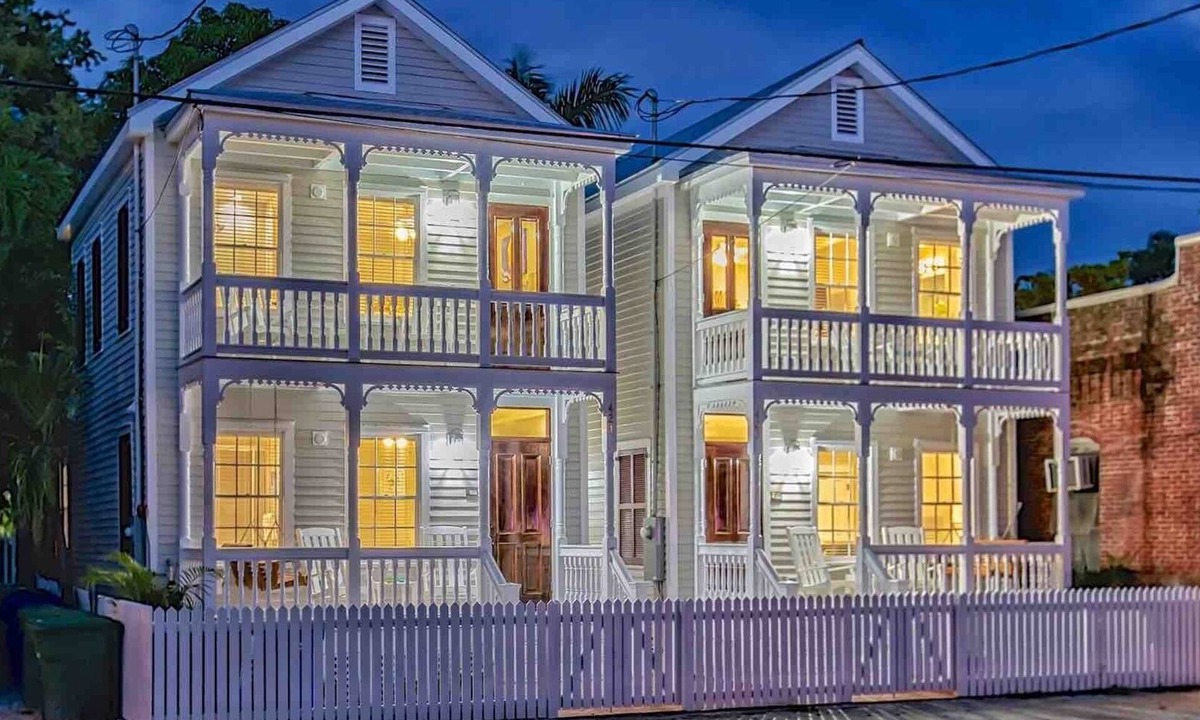 Historic Seaport House | *THE LIME & THE COCONUT @ OLD TOWN* Compound + Last Key White Glove Service.