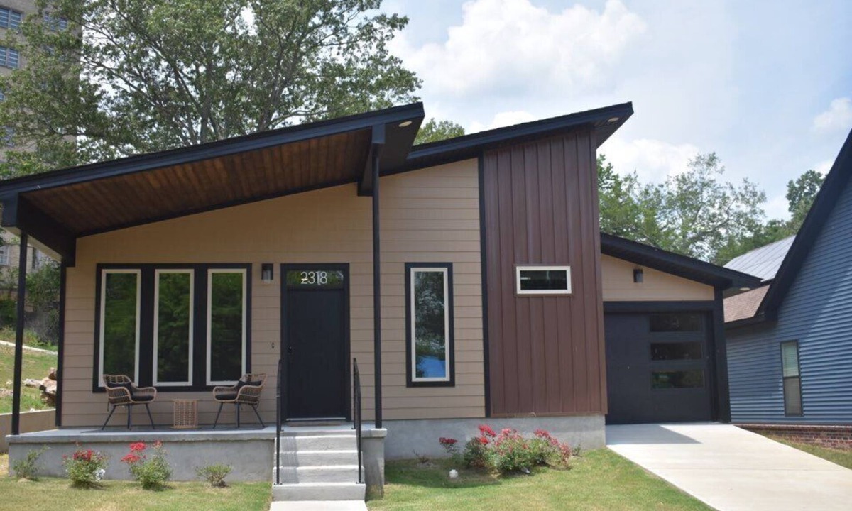 Pettaway House | The Lorax Lounge Welcomes You