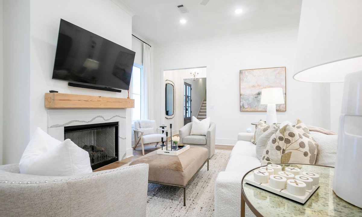 Oxford House | The Magnolia Manor, 4BRHome by Velvet Ditch Villas