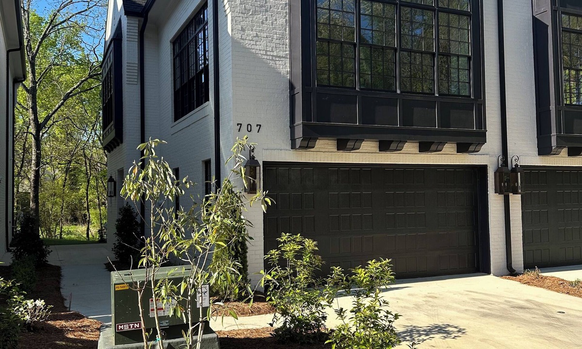 Oxford House | The Manning Luxurious New Construction Walk to the Grove and Square!