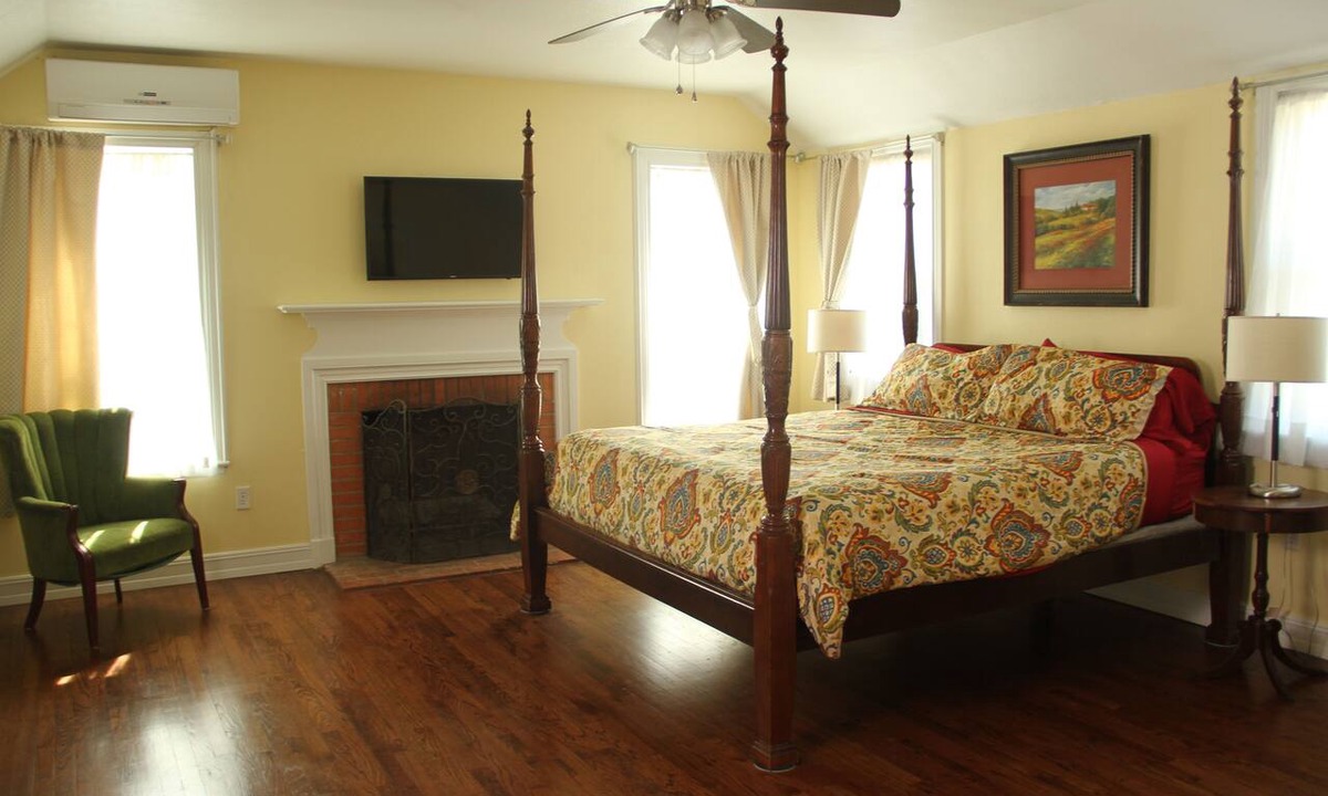 Sulphur Springs Bed & Breakfast | The Oaks Bed and Breakfast