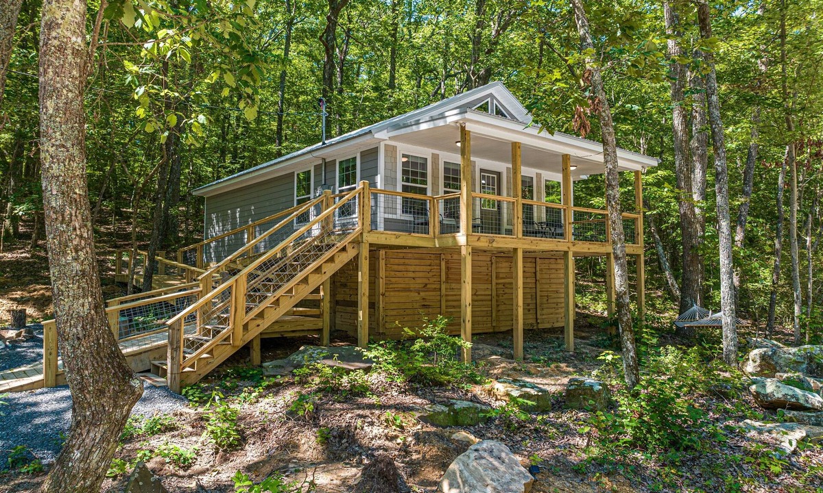 Fort Payne Cabin | The Otter Box Cabin on 92 acres beside DeSoto State Park | Walking Ramp | Wi-Fi