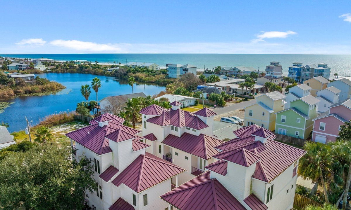 Laguna Beach Estates House | The Pink Castle In PCB-1 min. Walk to beach-private elevator.