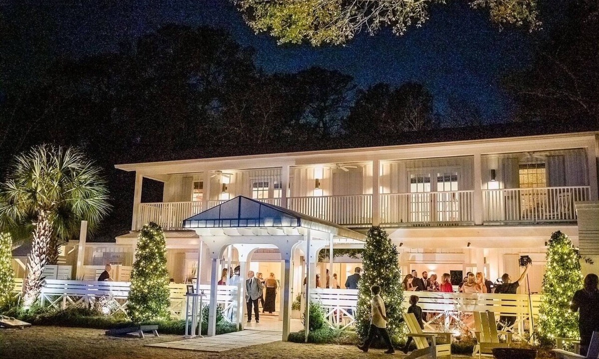 Fairhope Apartment | THE POLO BUNK is a creatively designed suite perfect for fun gatherings
