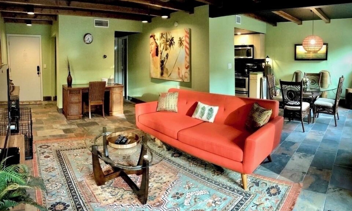 Gulf Gate Estates Condo | The Polynesian- 2 miles to Siesta Beach, Heated Pool, Furry Friends Stay Free