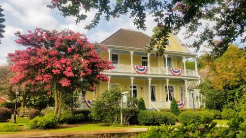 Natchitoches Bed & Breakfast | The Queen Anne Bed & Breakfast